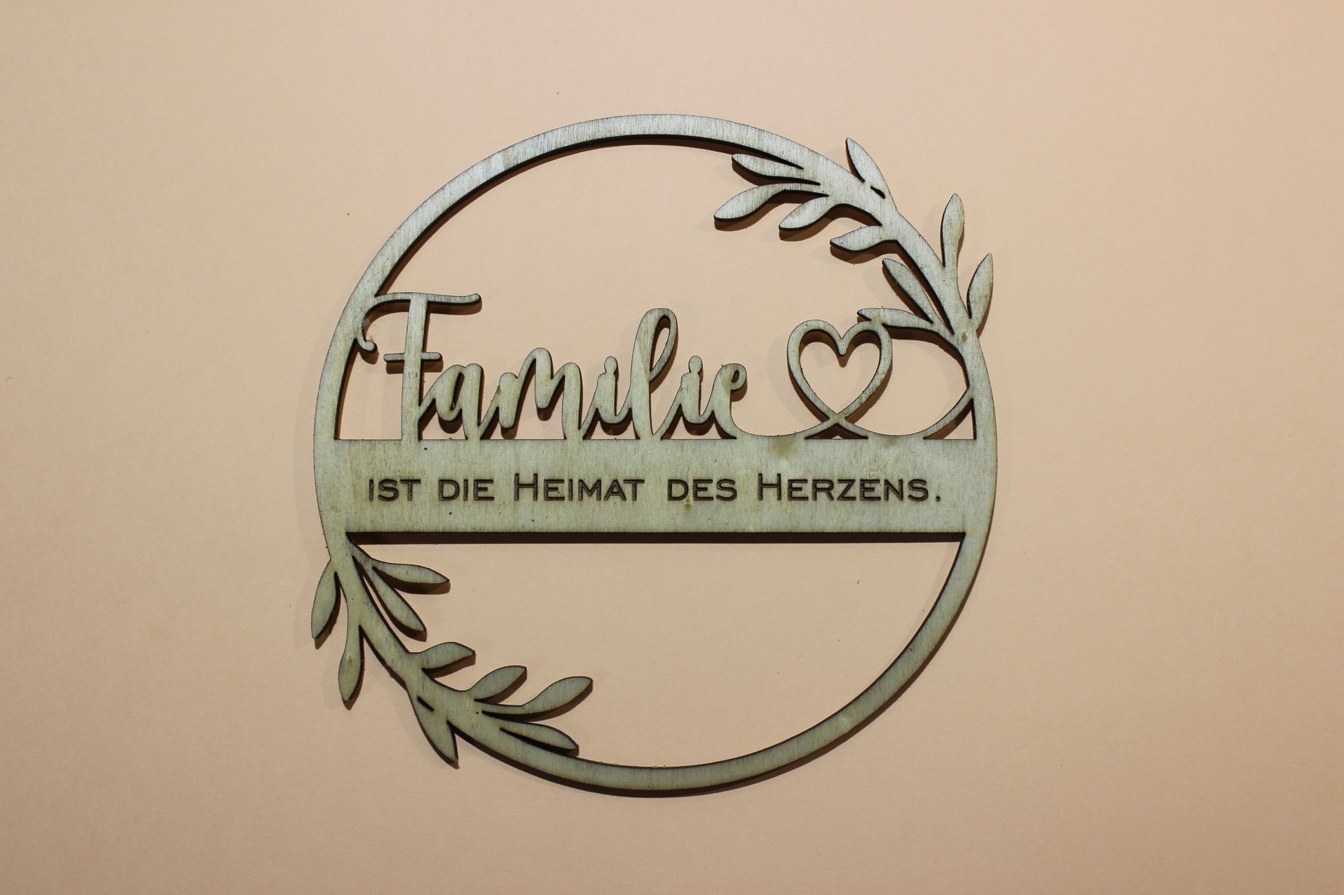 Holz Dekoring Familie ist die Heimat des Herzens Lasergeschnitten