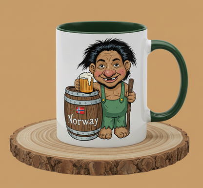 Keramiktasse Troll mit Bierkrug in der Hand auf einem Bierfaß mit Norwegen Flagge
