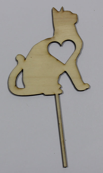 Katzen-Dekostecker aus Holz mit Herz-Aussparung